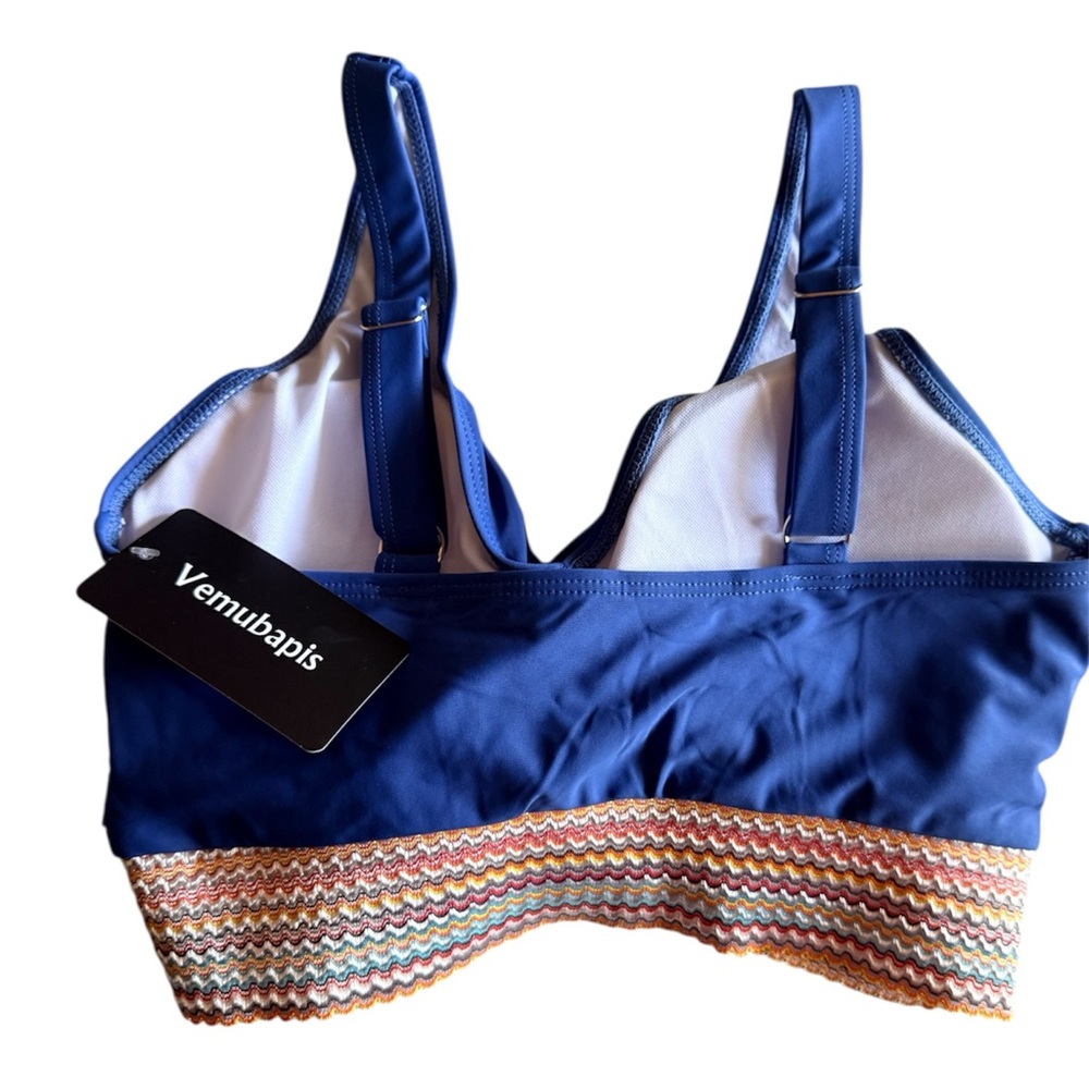 Vemubapis Blue Swim Bikini Top with Multicolor Band.
Size M - Picture 3 of 11